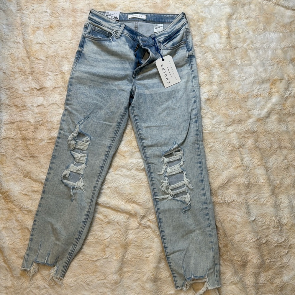 Eunina Tobi Super High Rise Mom Jeans Crop